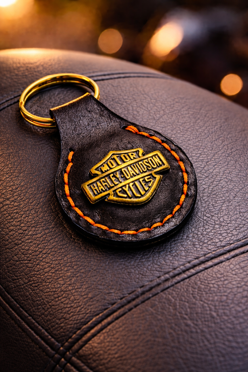 Biker Style Leather Keychain – Handmade Motorcycle Keyring with Metal Badge