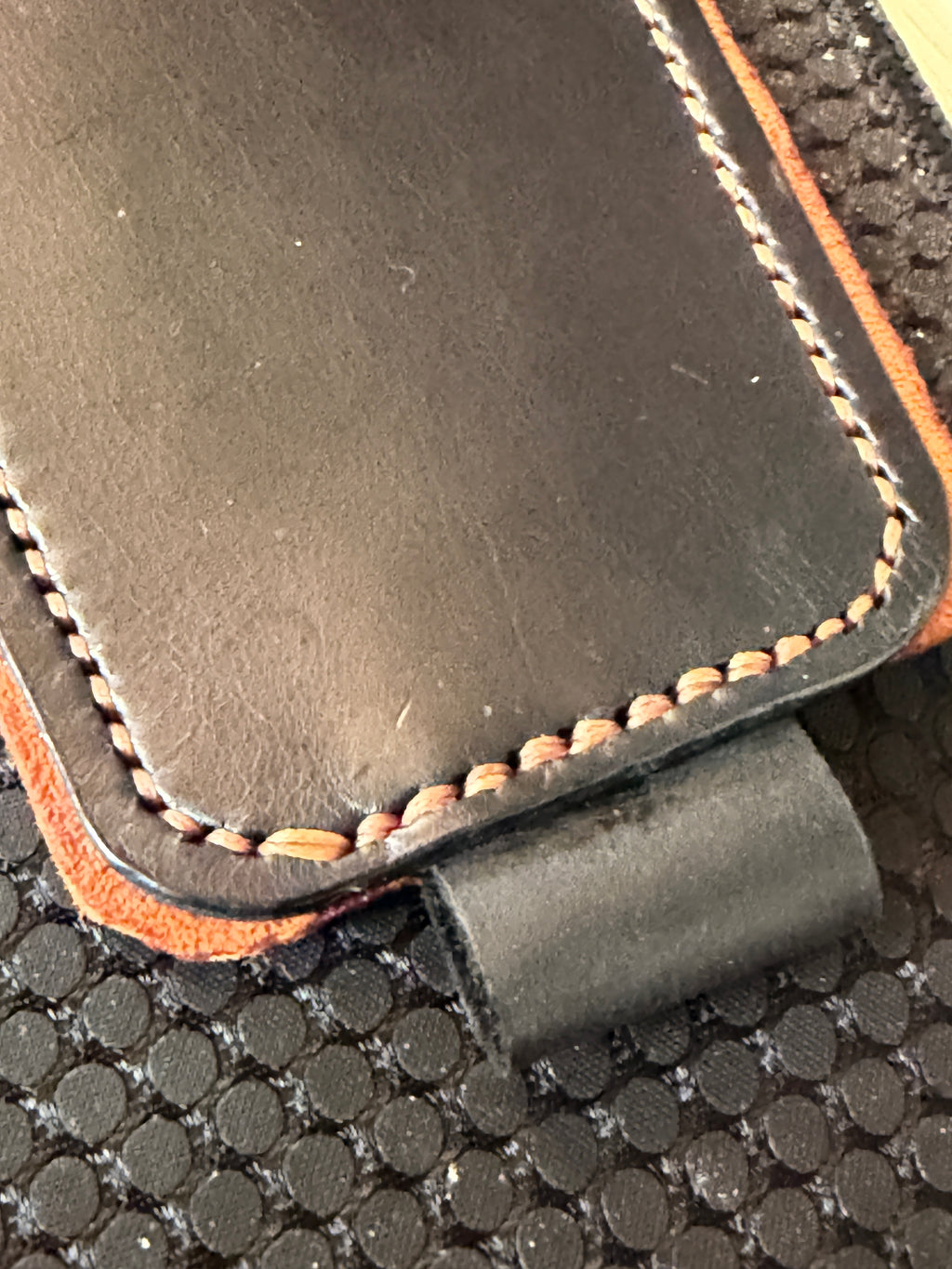 Handmade Leather Tank Bib for Harley-Davidson Sportster 883 – Utility Pocket &amp; Contrast Stitching