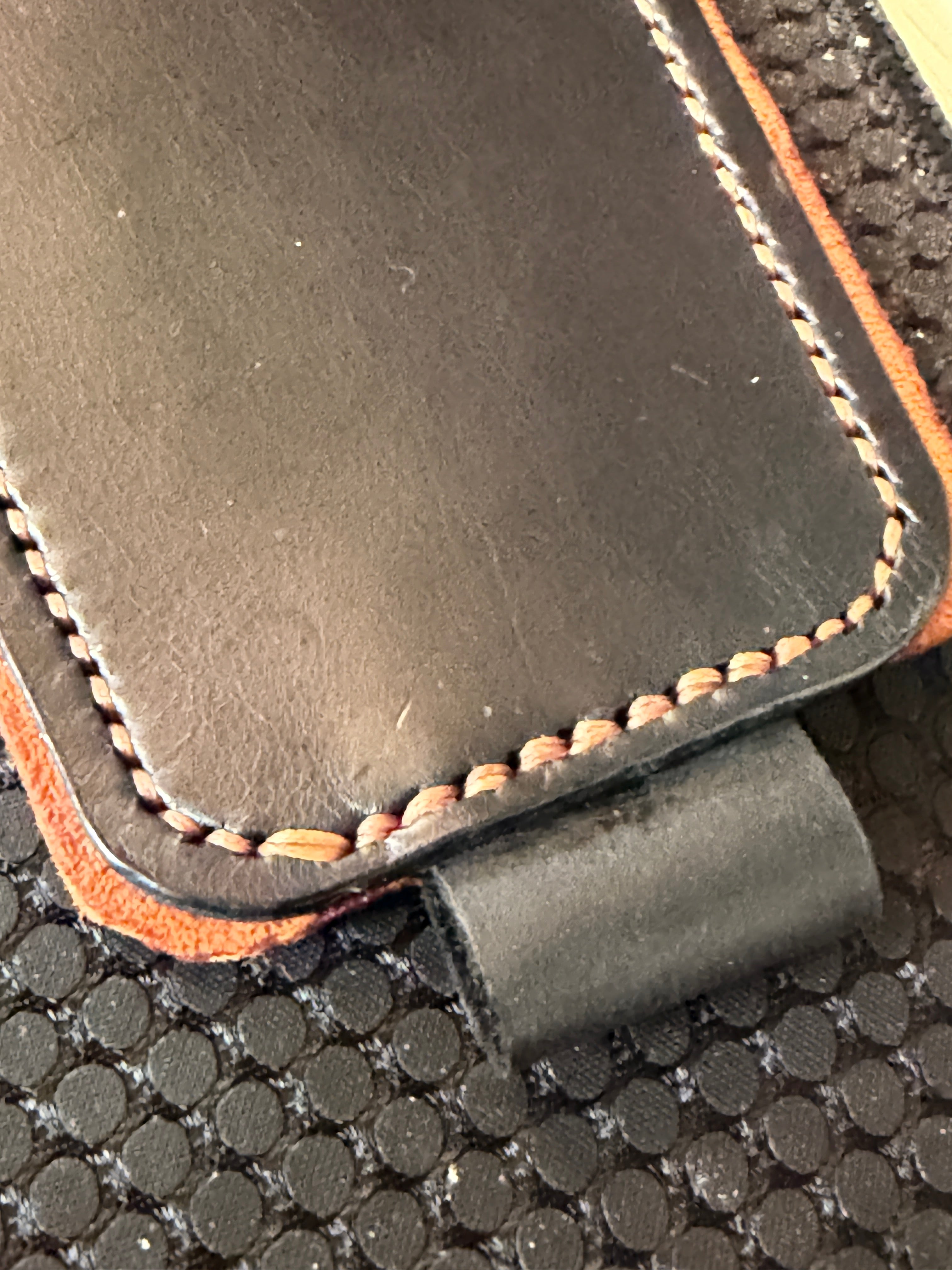 Handmade Leather Tank Bib for Harley-Davidson Sportster 883 – Utility Pocket &amp; Contrast Stitching