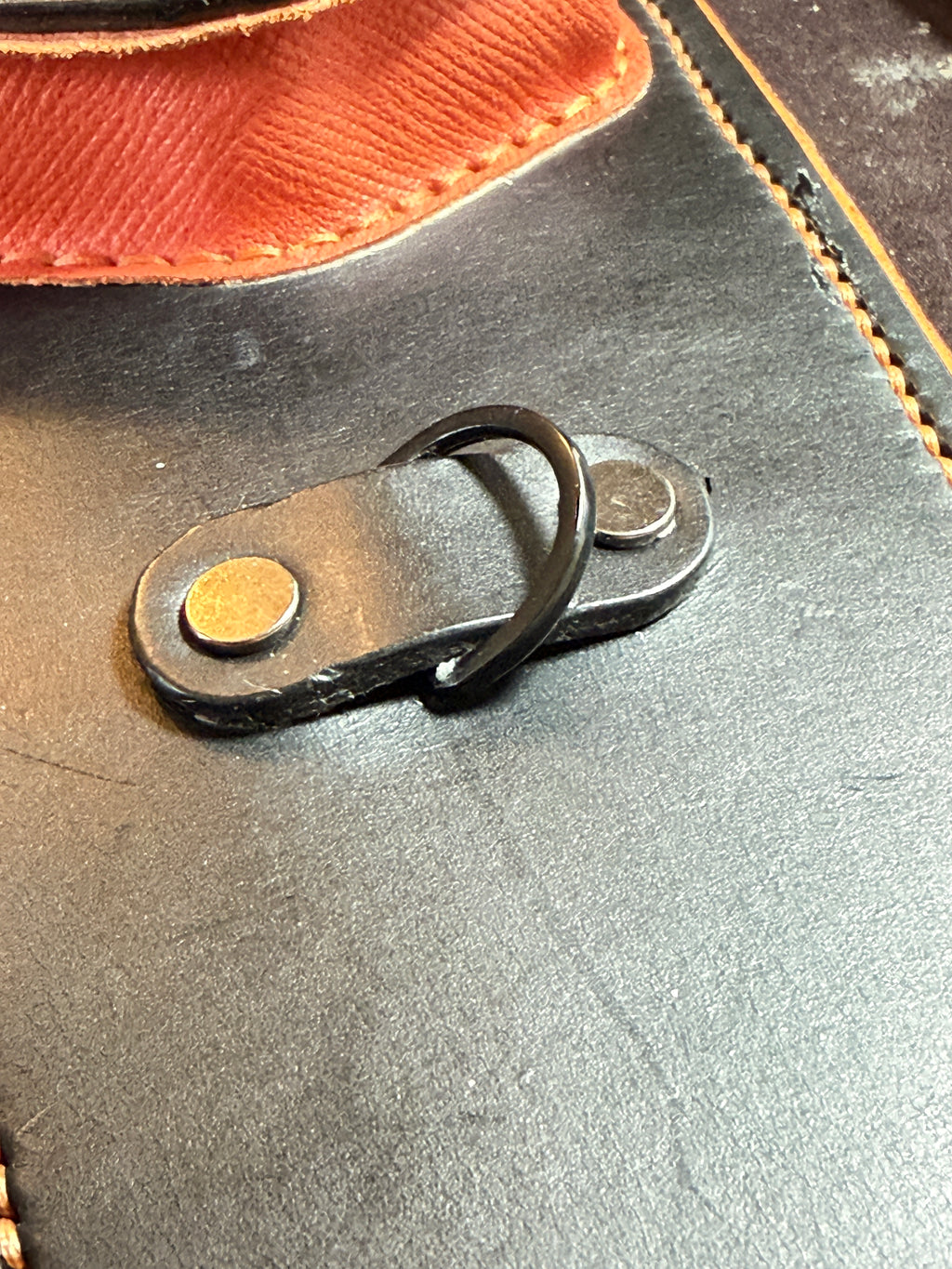 Handmade Leather Tank Bib for Harley-Davidson Sportster 883 – Utility Pocket &amp; Contrast Stitching
