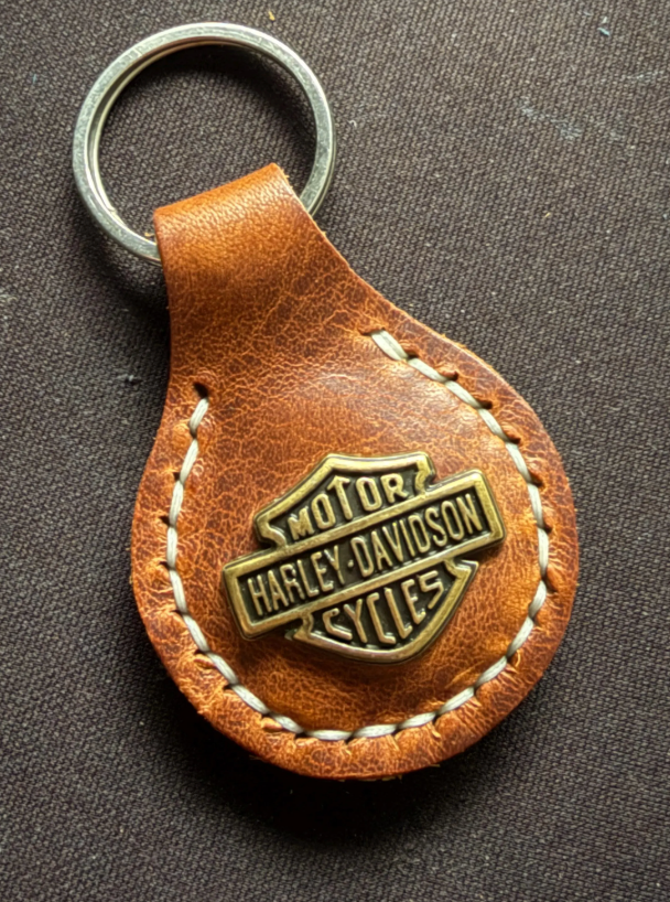Biker Style Leather Keychain – Handmade Motorcycle Keyring with Metal Badge
